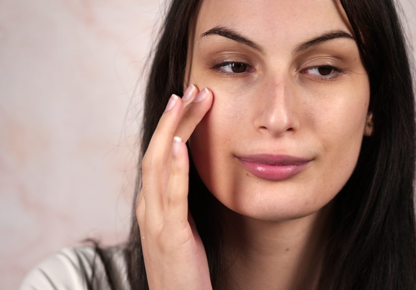 3 Ways to Get Clear Skin by Using Milk and Honey
