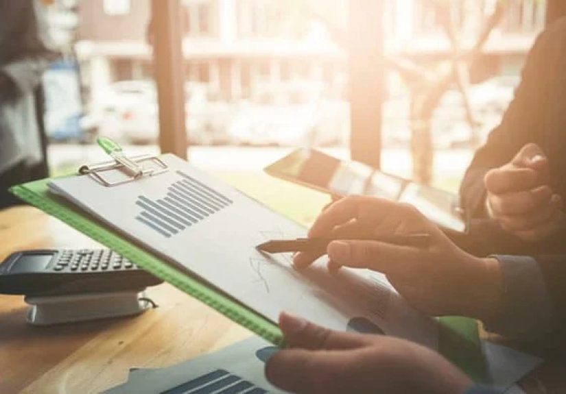 A Simple Guide to Marketing ROI [Formula & Examples]