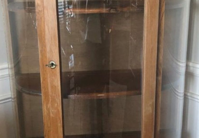 How to Paint an Old Fashioned Curio Cabinet DIY
