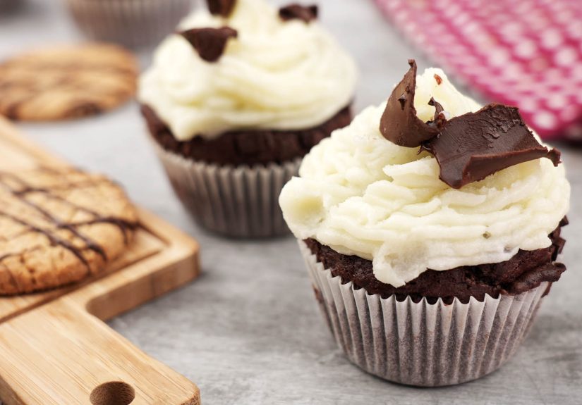 10 Simple and Delicious Ways to Decorate with Melted Chocolate