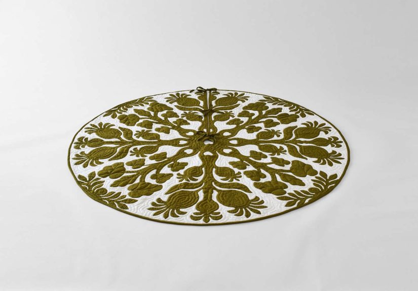 6 Favorites: This Year’s Best Christmas Tree Skirts