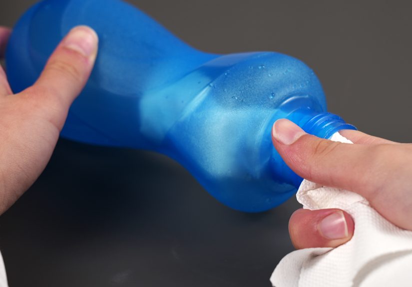 How to Clean a Plastic Bottle: 6 Best Methods