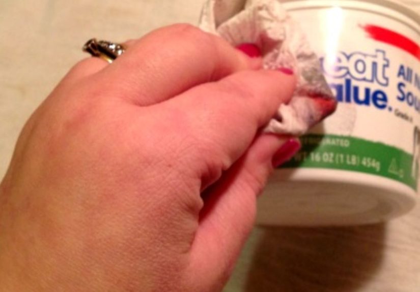 How to Remove Ink From Plastic Containers