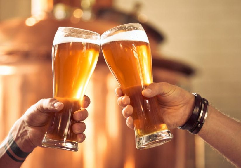 20 Best Low Calorie Beers (That Actually Taste Great)