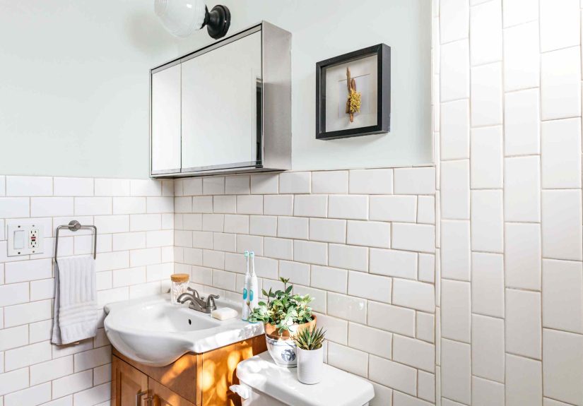 5 Outdated Bathroom Paint Colors, According to Designers
