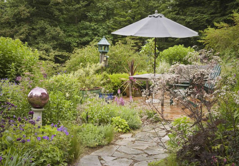 How to Lay a Flagstone Patio