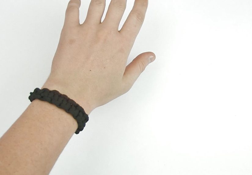 How to Make a Paracord Combat Bracelet: 14 Steps