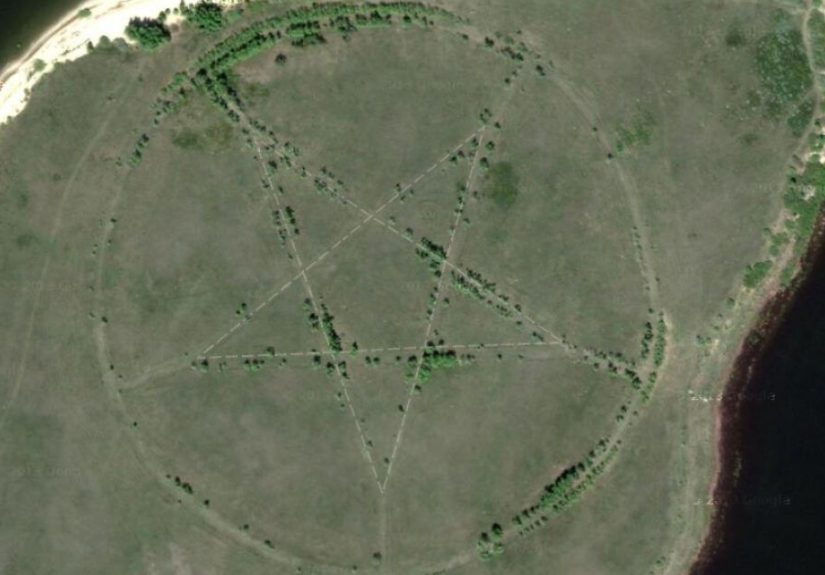 Hey Pandas, What’s The Funniest Thing You’ve Seen On Google Maps?