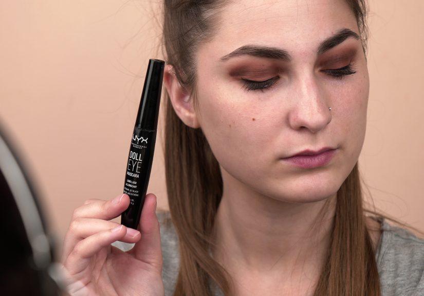 How to Apply Nude Eye Makeup: 10 Steps