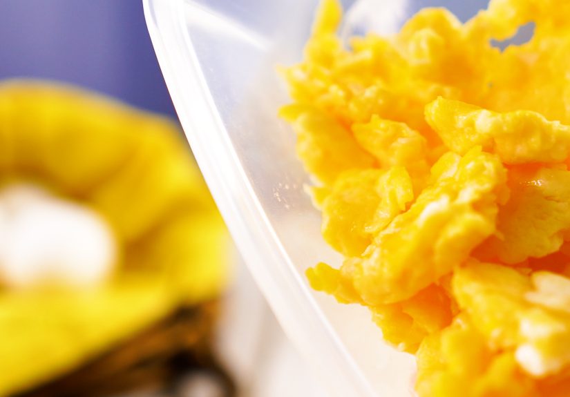 Simple Ways to Keep Scrambled Eggs Warm: 8 Steps