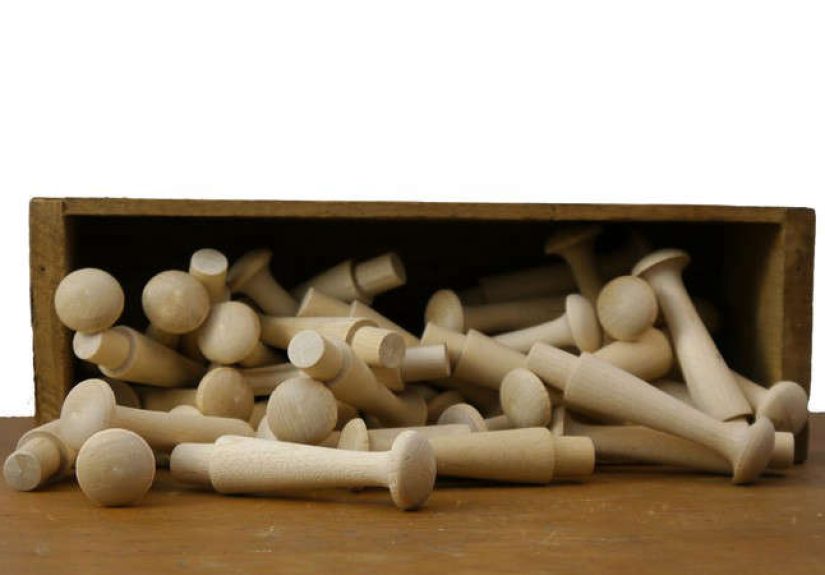 Wooden Shaker-Style Pegs